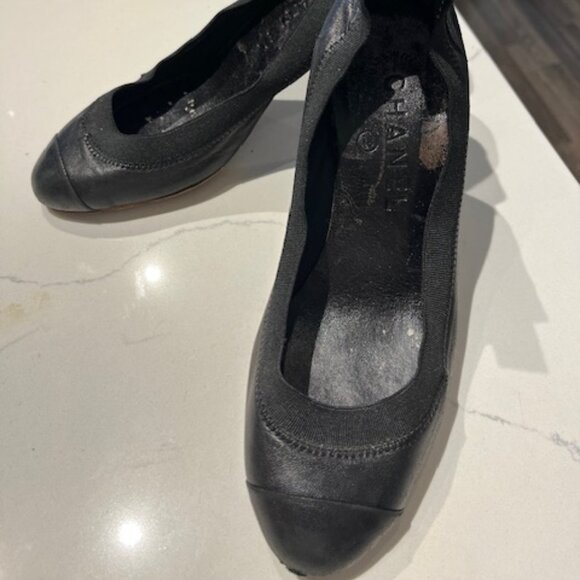 Authentic Black Chanel pumps, excellent condition - Picture 1 of 4